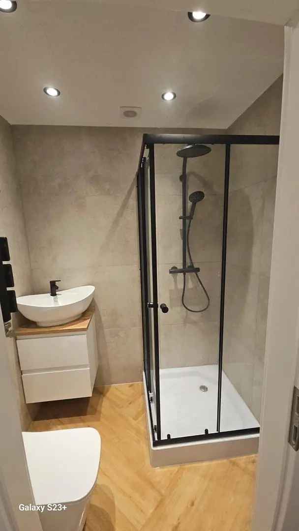 Moderne 3 Zimmer mit beheiztem Wintergarten / Gartenanteil und Balkon