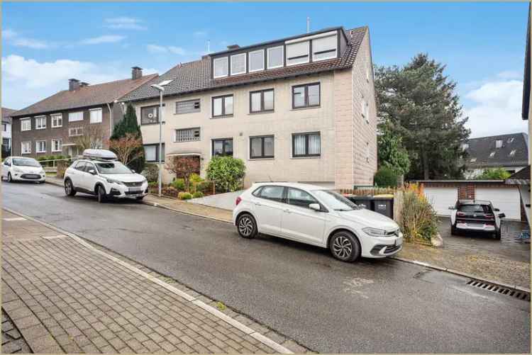 Moderne, top renovierte Wohnung mit neuer Küche und Bad mit Balkon, Keller u. Fahrradraum!