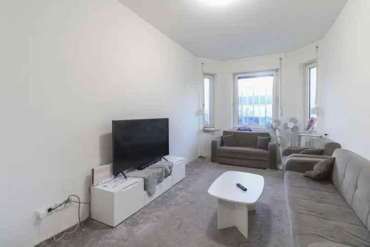 Hervorragende Lage: 3-Zimmer-Wohnung mit Balkon in Bad Cannstatt