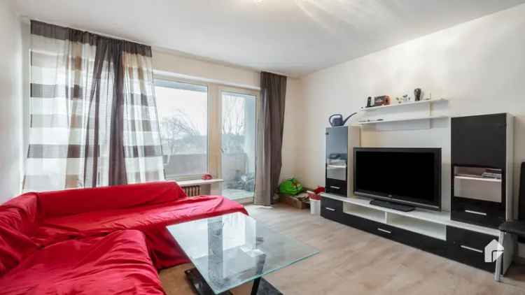Vermieten 2-Zimmer-Wohnung mit Loggia in attraktiver Lage mit großem Potenzial