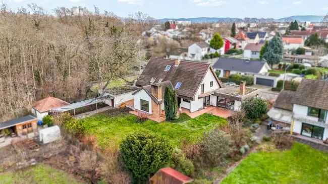 Großzügiges Architektenhaus mit Garagen und großem Grundstück in Waldparknähe!