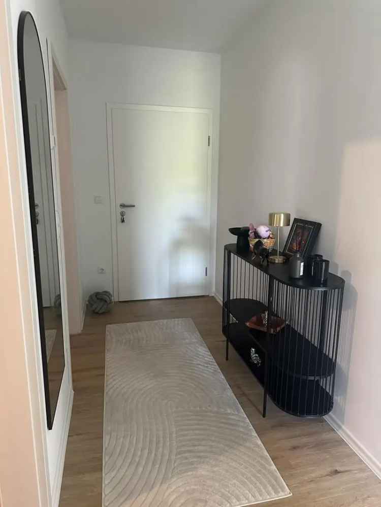Zweitbezug-Moderne Neubauwohnung mit Marken EBK und großem Garten