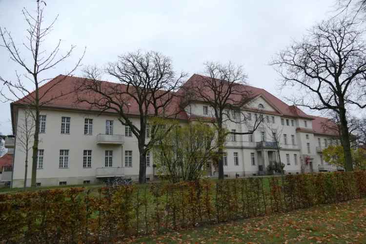 Attraktive freie 2-Zimmer-Wohnung im historischen Ludwig-Hoffmann-Quartier