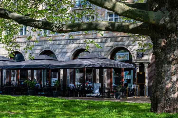 Gründerzeitwohnung Friedrichshain Investment Balkon Tageslichtbad