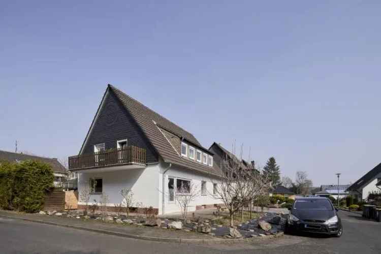 Freistehendes helles Ein- oder Zweifamilienhaus auf traumhaftem Grundstück in zentraler Lage von Eil
