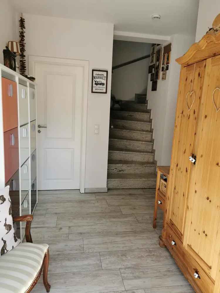 *Provisionsfreie* Doppelhaushälfte mit Garten