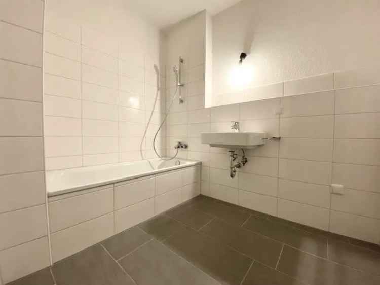 3-Zimmer: Erstbezug nach Renovierung 