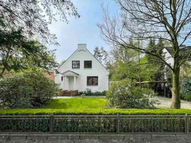 Luxus-Haus in Hamburg-Rissen mit parkähnlichem Grundstück