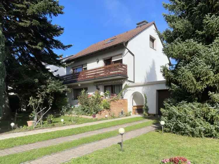 Ein- bis Zweifamilienhaus kaufen in Frankfurt-Harheim mit Garten