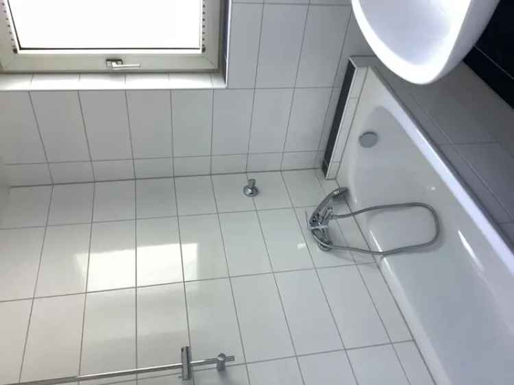 Helle 3 Zimmerwohnung mit Balkon im Hochparterre
