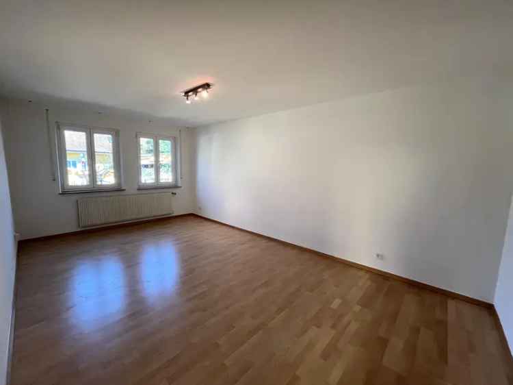Schöne 4-Zimmer-Wohnung mit großem Garten, Wintergarten und Terrasse in Erlangen