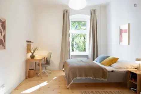 Wohnung (46.01 m²) zur Miete in Berlin (Asia Sex und Thaimassage, Bredowstraße 6, 10551 Berlin, Germany) - immosurf.de