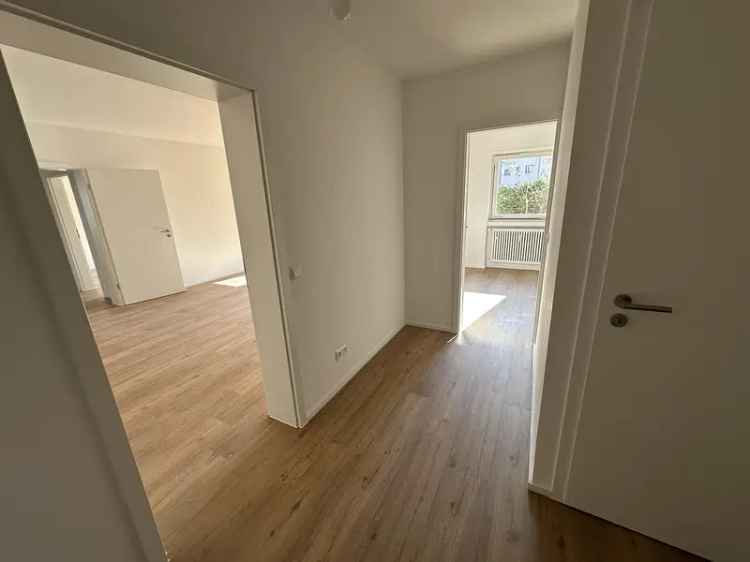 Kauf 4 Zimmer Wohnung in Hochparterre mit Balkon und Stellplatz