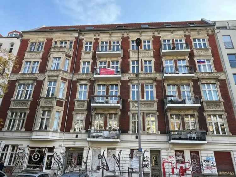 Gründerzeit-Wohnung mit S/W-Terrasse in Berlin