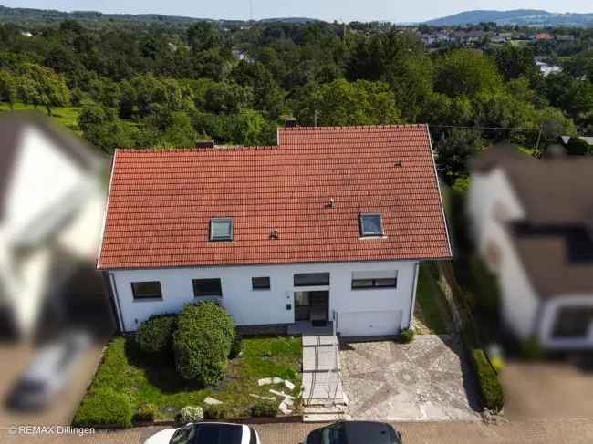 Zweifamilienhaus Nalbach Gro\]es Grundst\]ck Zwei Garagen