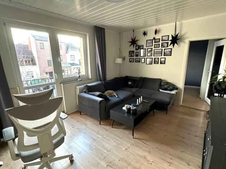 TOP-ANLAGE! Helle 4-Zimmer-Eigentumswohnung mit 2 Balkonen in kleiner, verkehrsberuhigter Wohnstraße