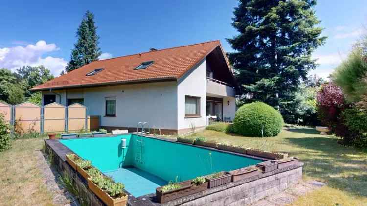 Traumhaus in Karlsruhe mit großem Pool und flexiblen Gestaltungsmöglichkeiten