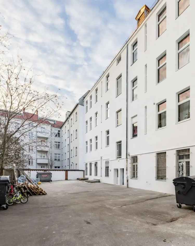 Bezaubernde Altbaueigentumswohnung mit großzügigem Grundriss und Loggia