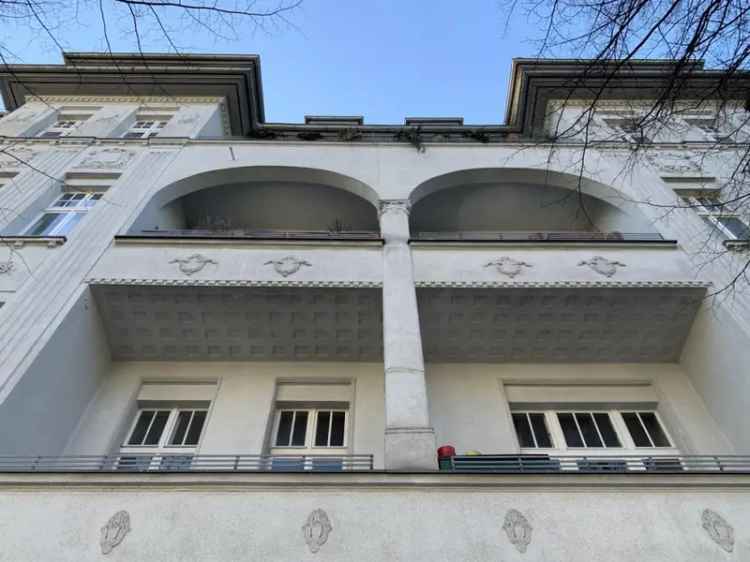 Charmantes Jugendstil-Wohnungshaus in Lichtenberg mit großem Hinterhof