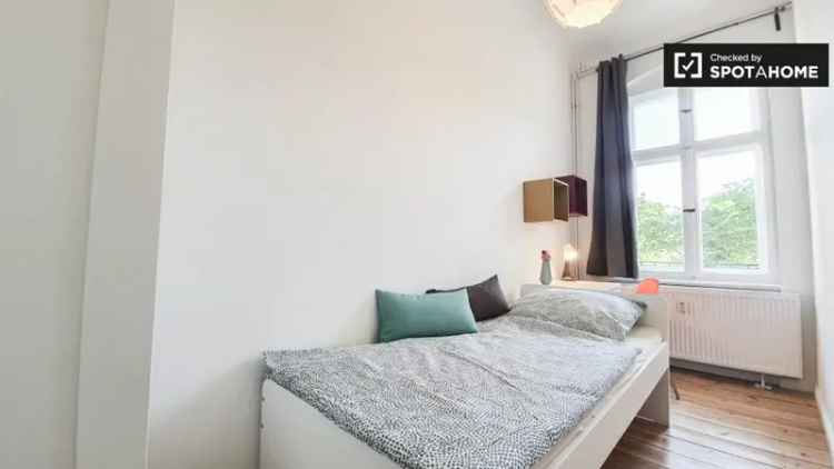Zimmer zu vermieten in Wohnung mit 4 Schlafzimmern in Berlin