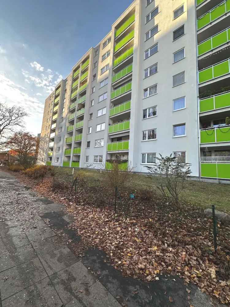 Modernisierte 2 5 Zimmer Erdgeschosswohnung mit Balkon und Duschbad