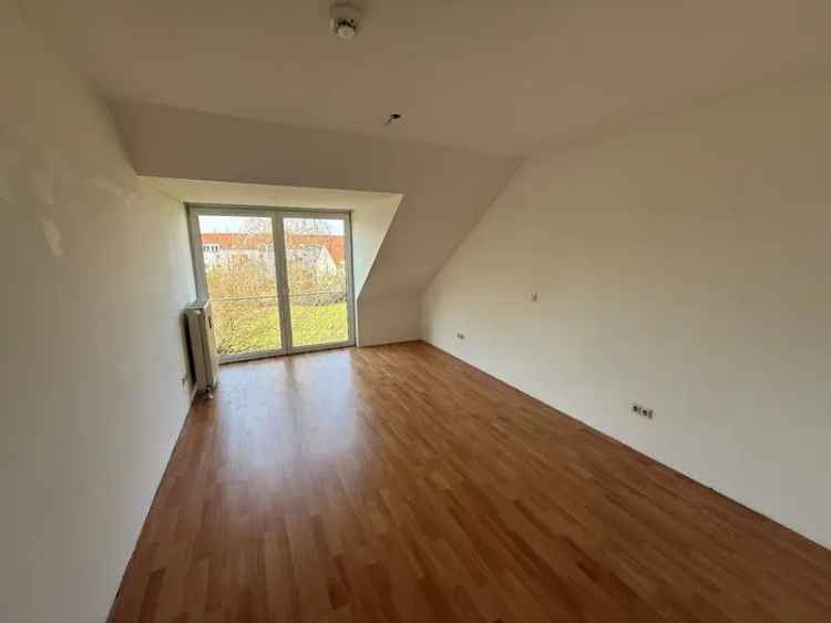 Gepflegte 3-Zimmer-Dachgeschosswohnung am Hageberg mit Einbauküche