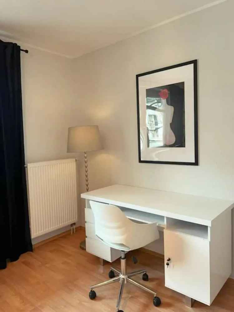 Privatzimmer Frankfurt 25qm Kingsize Bett WG