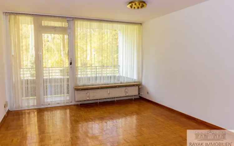 Geräumige 3-Zimmer-Wohnung mit Balkon, Einbauküche und Gemeinschaftshof