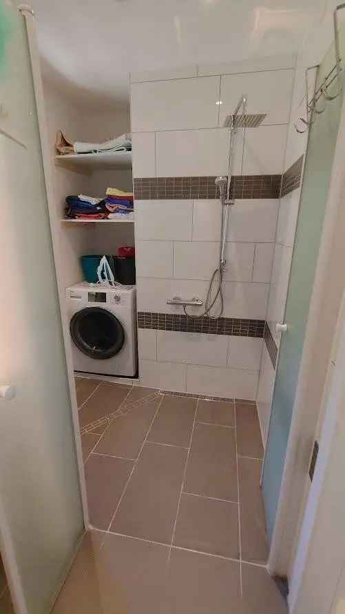 Traumhafte unmöblierte Maisonette-Wohnung /2 Einbauküchee/ Terrasse/ 2 Eingänge / 2 Bäder/ /Energiehaus/ ruhige Lage / ab sofort frei