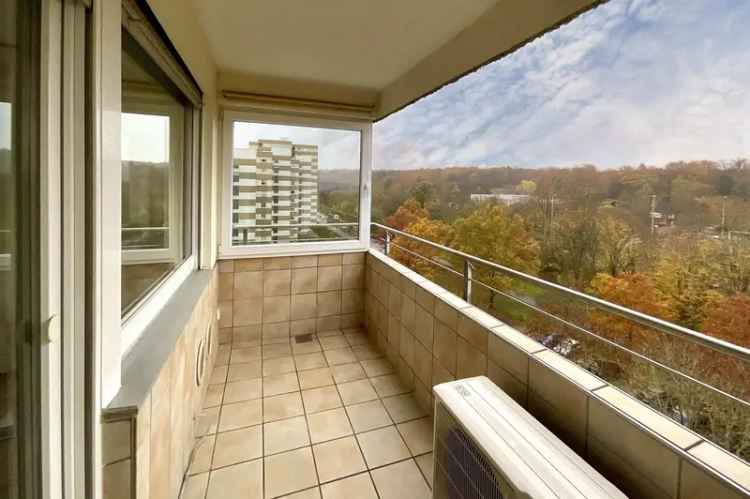 Frei, hell & modern! Renovierte 2-Zi.-Whg mit sonnigem Balkon, EBK, Aufzug und Außenstellplatz