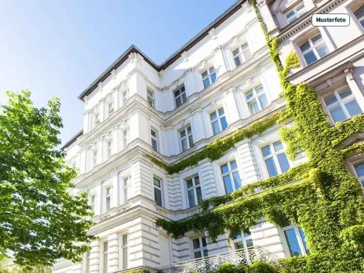 Dachgeschosswohnung in 40468 Düsseldorf, Hiddenseestr.