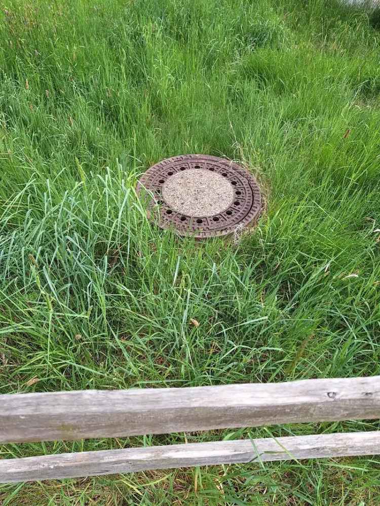 Schönes sehr ruhig gelegenes voll erschlossenes Baugrundstück in Reithofen