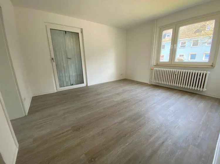 Senioren aufgepasst: renovierte 2-Zimmer-Wohnung mit ebenerdiger Dusche