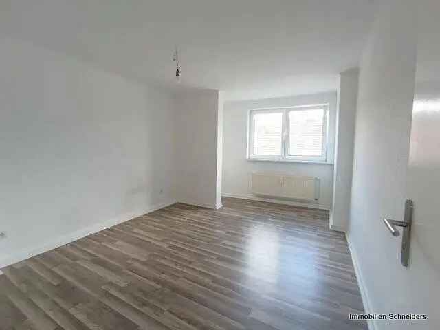 DU-Hochfeld, Wanheimer Straße 23-25 – 3-Zimmer-Wohnung im 5.OG ohne Aufzug ab sofort zu mieten ( kein Jobcenter !! )