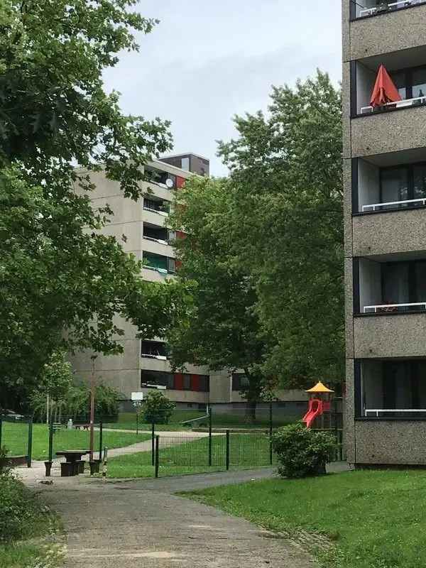 Mieten 3 Zimmer Wohnung mit Balkon in einem gepflegten Mehrfamilienhaus