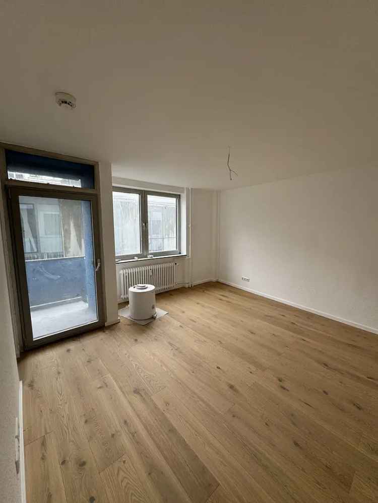 Kernsanierte 1-Zimmer Wohnung auf der Zeil mit EBK und Balkon