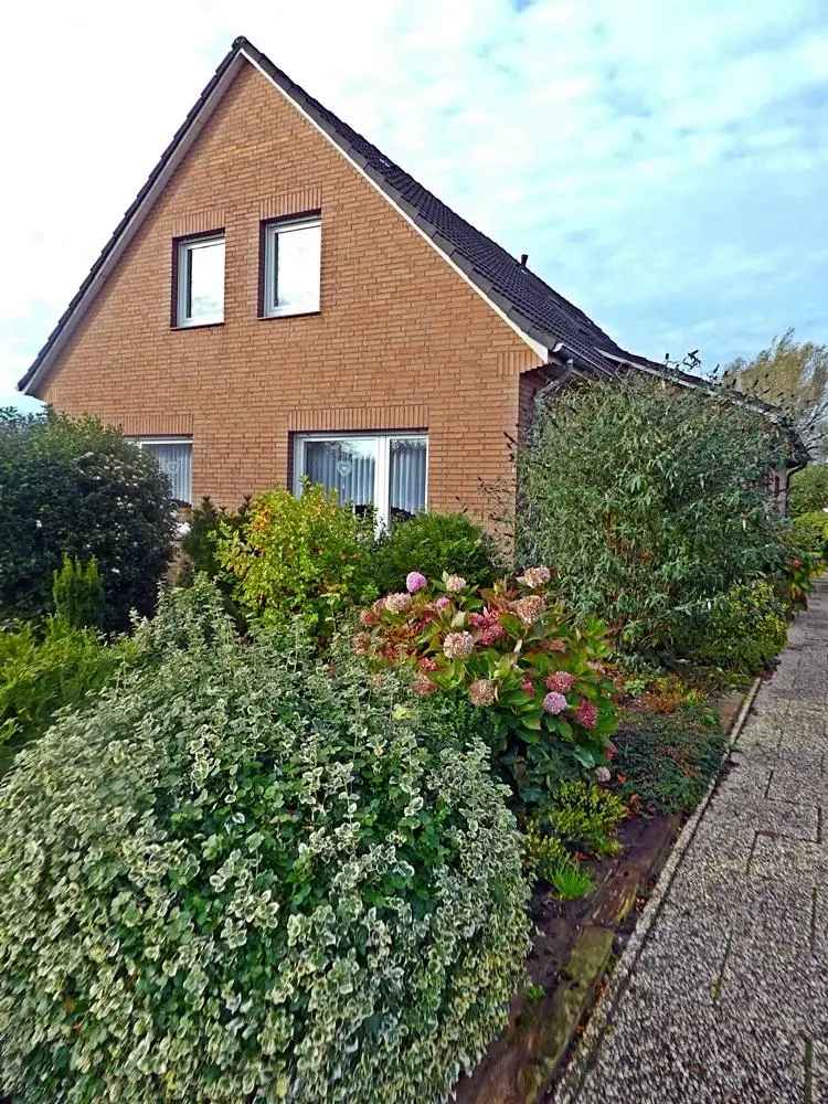 Großzügiges Einfamilienhaus mit schönem Garten, Werkstatt und Garage! Perfekt für die Familie!