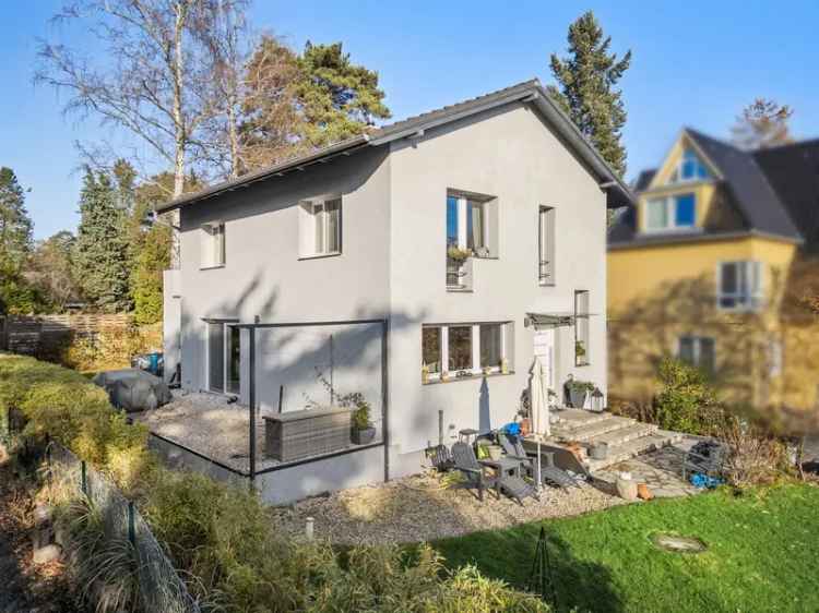 Modernisiertes Zweifamilienhaus mit viel Platz, großes Grundstück in top Lage von Berlin Hermsdorf