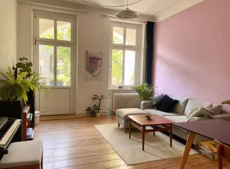 Altbauwohnung Neukölln Südbalkon Badewanne Aufzug 2 Zimmer