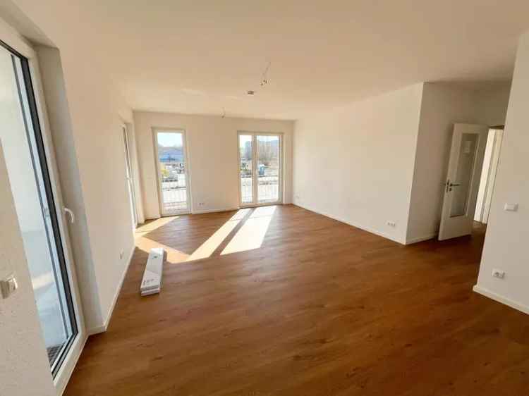 **ERSTBEZUG** moderne 3-Zi.-Whg., 2 exklusive Bäder, Balkon, Aufzug & TG-Stellplatz (Wallbox Option)