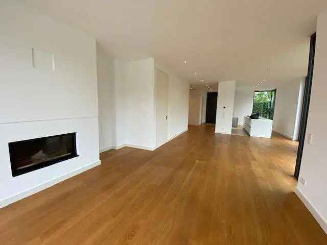 MODERN – HELL – PARKETT – KAMIN – FEINPUTZ – HOHE DECKEN – HAUS IN WITTLAER