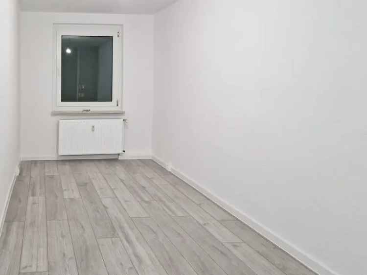 ***Frisch renovierte 3-Zimmer-Wohnung mit Balkon + Einbauküche auf Anfrage!***