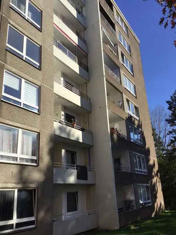 Mieten Sie eine charmante Wohnung mit Balkon in gepflegtem Mehrfamilienhaus