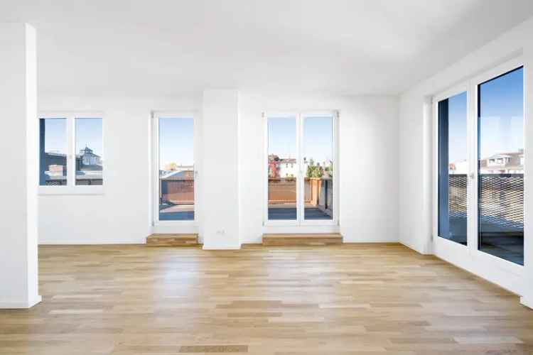 Highlight im Dachgeschoss: Großes, helles Penthouse mit 3 Terrassen & moderner Ausstattung