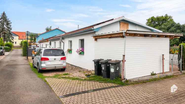 Zwei attraktive Bungalows im Paket (teilbar)– mit Außenpool, Kamin und moderner EBK