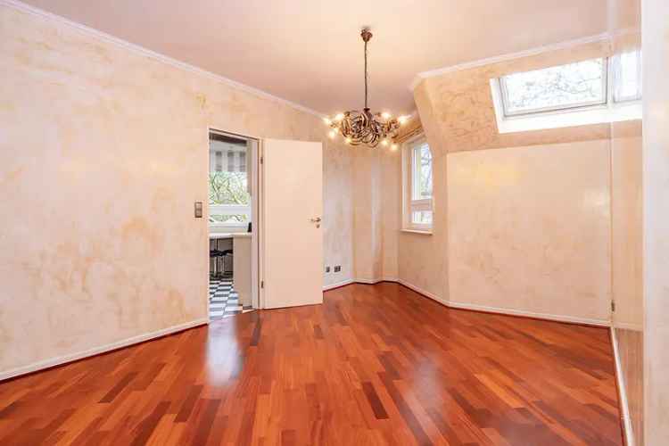 Idylle trifft Komfort: Exklusive Dachgeschoss-Maisonette-Wohnung mit zwei Terrassen und Sauna