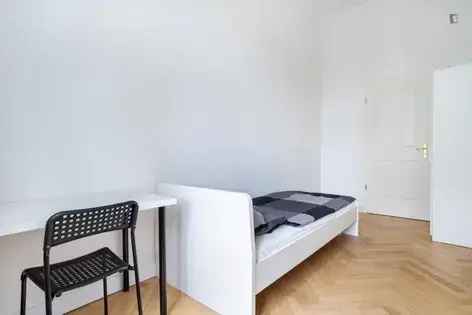 Wohnung (34.76 m²) zur Miete in Berlin (Hohenzollerndamm 61, 14199 Berlin, Germany) - immosurf.de