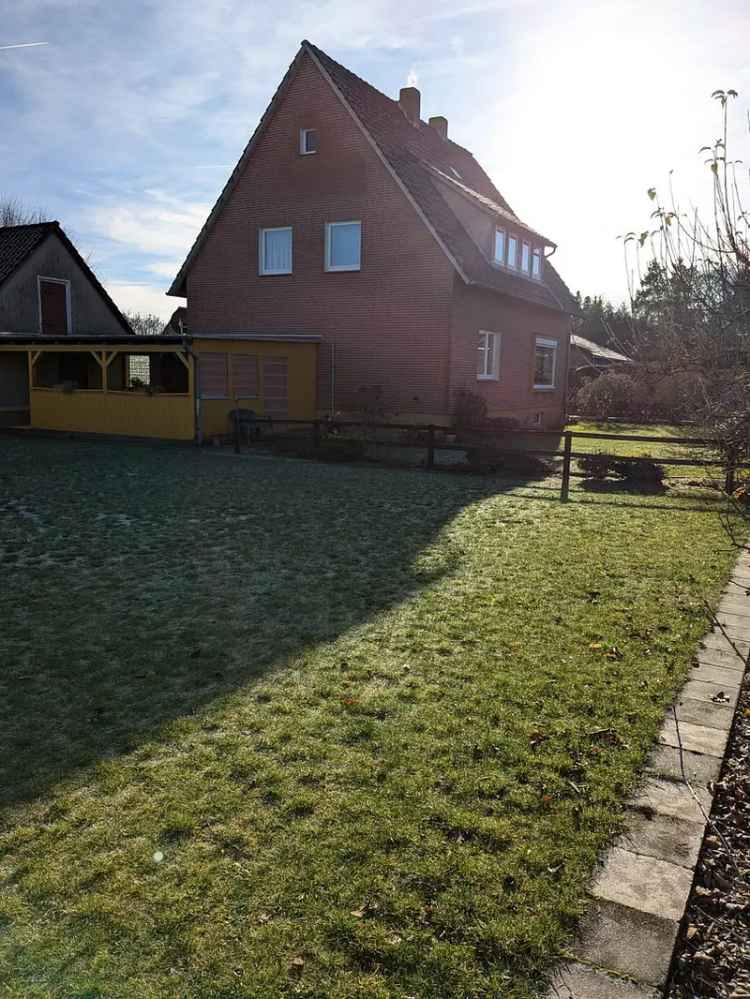 Einfamilienhaus mit Einliegerwohnung in Uetze/Eltze