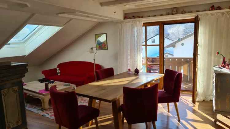 Exklusive 4 Zimmer Wohnung mit Schloss- und Bergblick