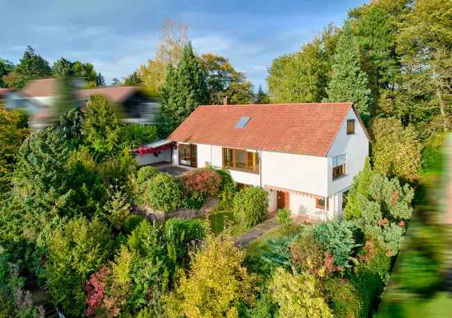 Anspruchsvolles Haus mit Panoramablick und Ausbaureserve